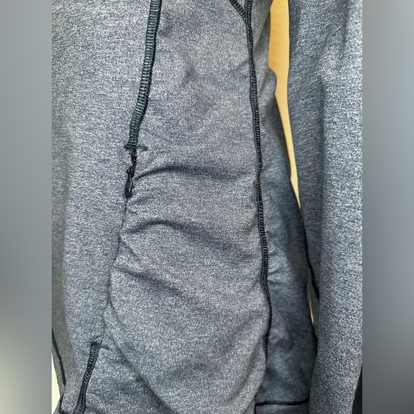 Lululemon Criss Cross Quarter Zip Pullover Size 10 Gray Heathered Blue Trim - Picture 5 of 9